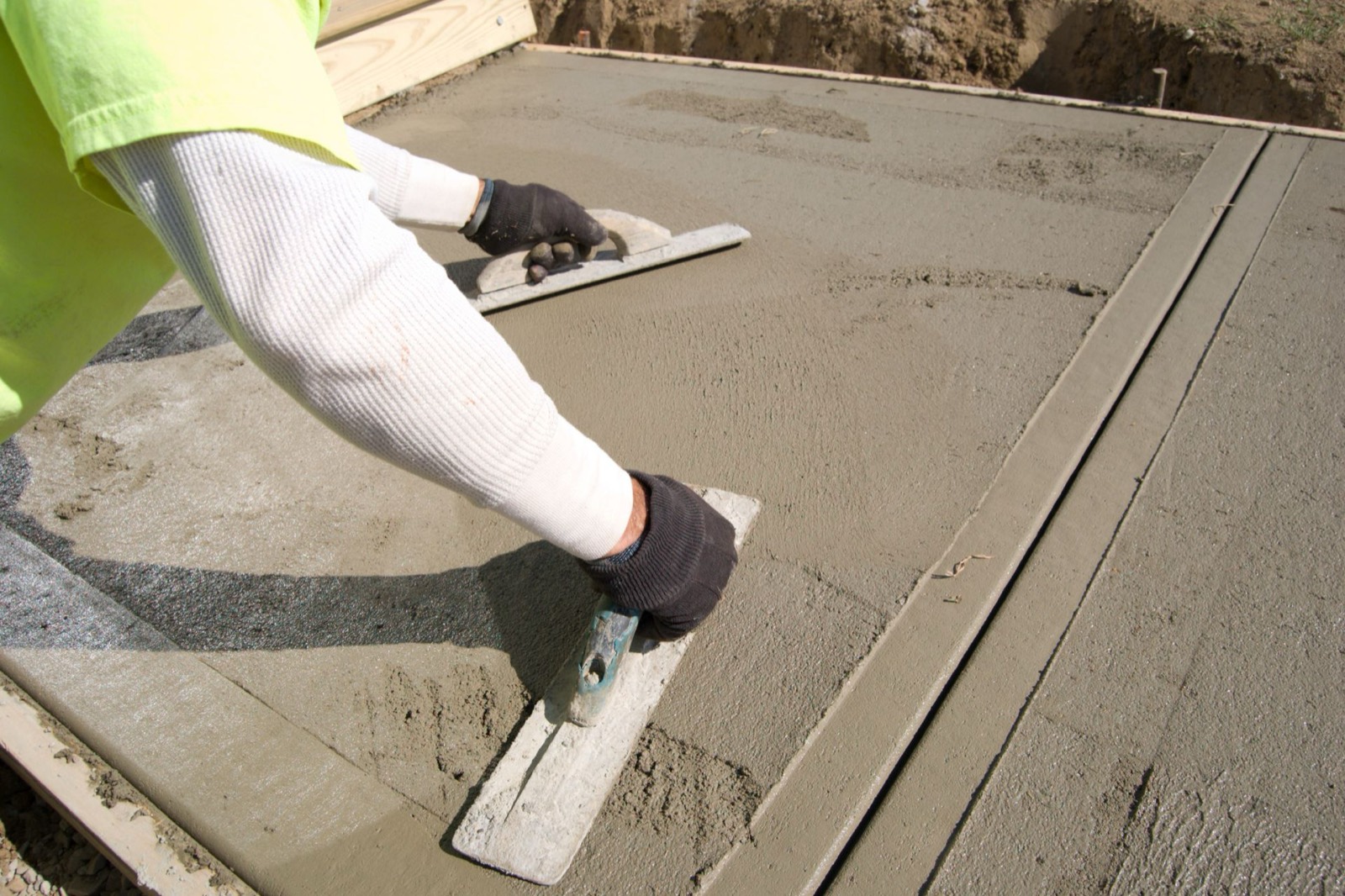 Hand trowel finishing on fresh concrete